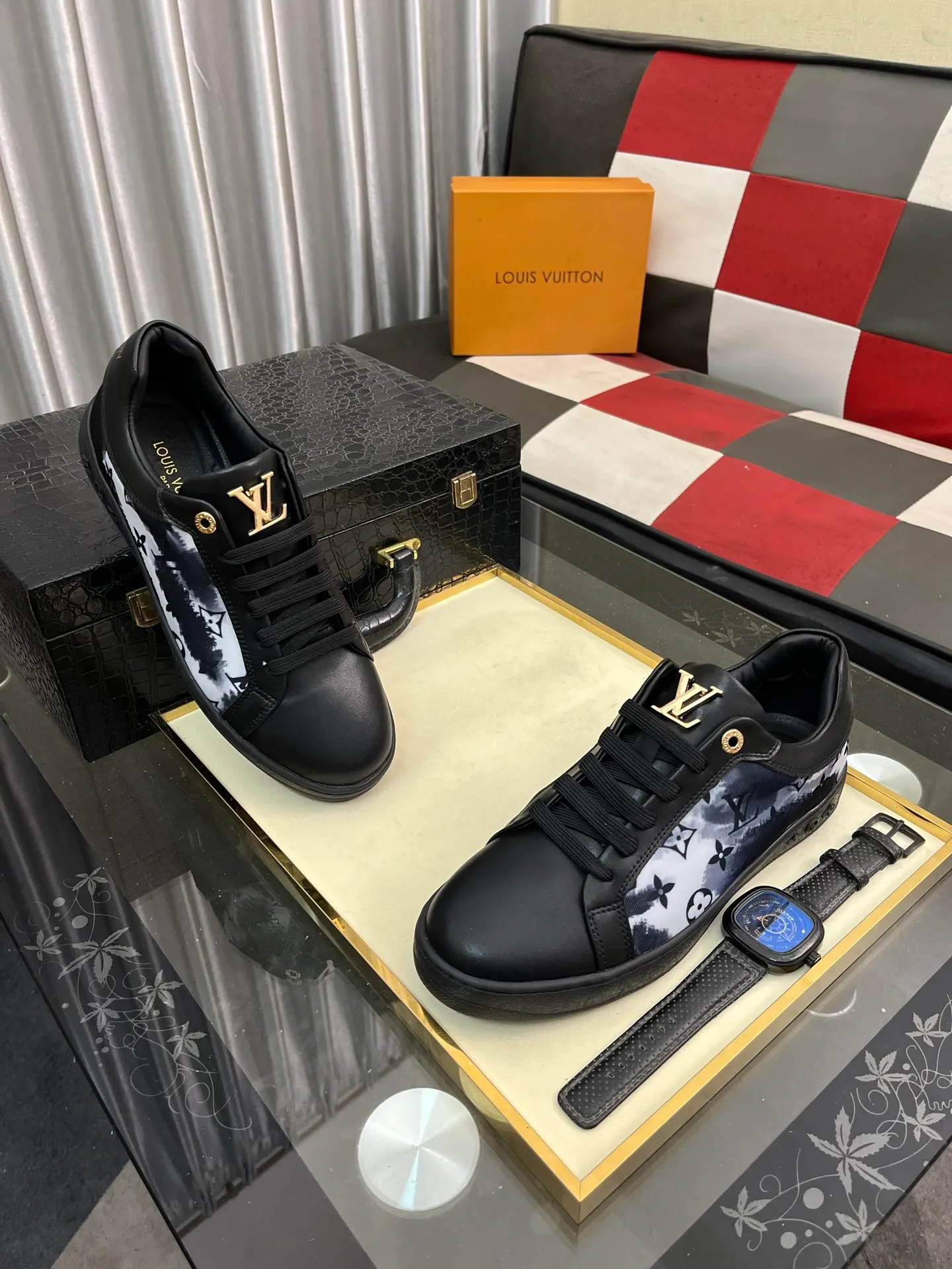 Men's shoes💰400⌚️⌚️"LV" latest men's casual shoes, genuine leather lining, rubber wear-resistant outsole, fine lines and beautiful strips, not too much decoration, European and American style, comfortable and high-end, code number: 38 to 44 45 can be customized, 3️⃣colors are available